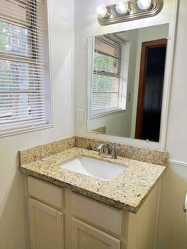 Foto del edificio - 6012 Barrows, Kountze, TX 77625