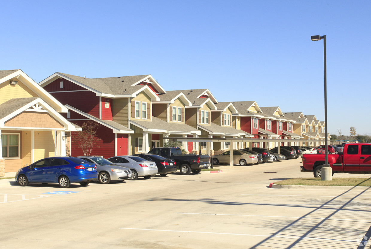 U Club Townhomes on Marion Pugh - College Station, TX | Apartments.com