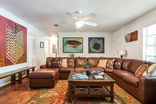 Foto del edificio - 2402 Rock Terrace Cir