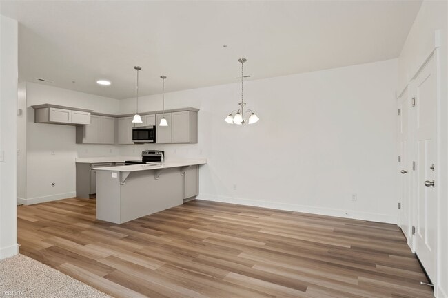 Building Photo - 3 br, 2 bath Condo - 3375 w 2010 n