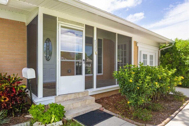 Building Photo - 451 Arricola Ave