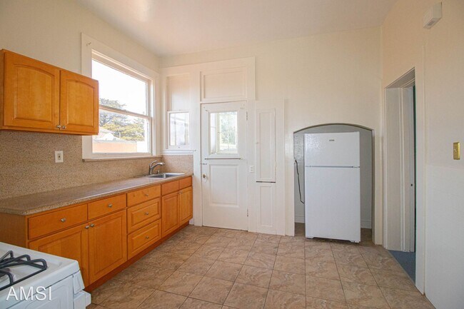 Foto del edificio - 3 br, 1 bath House - 1005 Lincoln Way