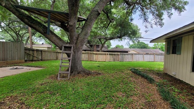 Foto del edificio - 1704 Laurel Oaks Dr