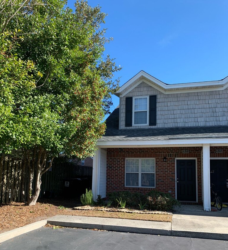 Foto principal - 1 Bedroom 1.5 Bathroom Townhome in Myrtle ...