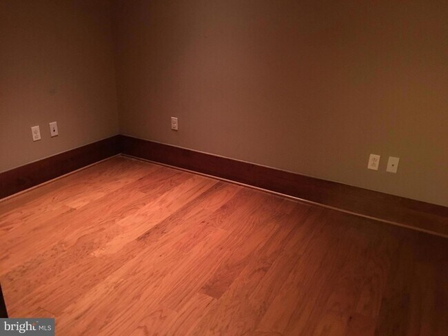 Building Photo - 8220 Crestwood Heights Dr