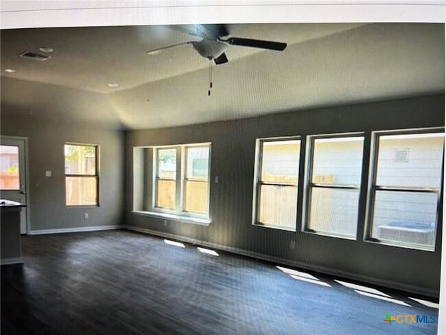 Building Photo - 1109 Elm Fall