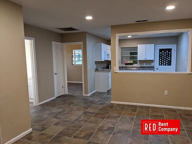 Foto del edificio - 532-534 W Lake Deer Dr