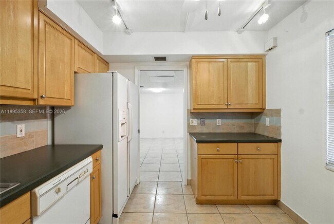 Foto del edificio - 3850 Oaks Clubhouse Dr