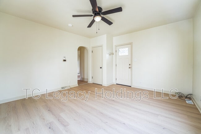 Building Photo - 316 1/2 Harrison Street
