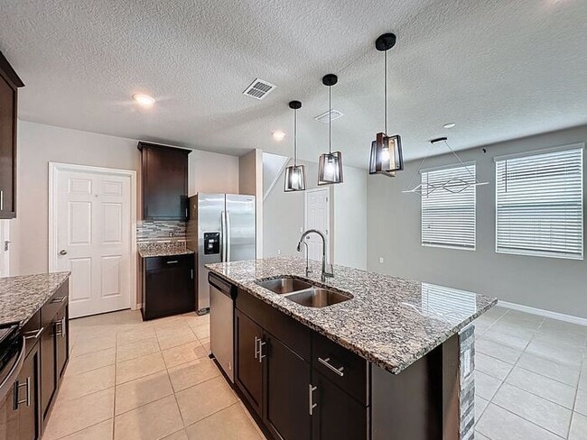 Building Photo - Wonderful like new and pet friendly home in Winter Haven