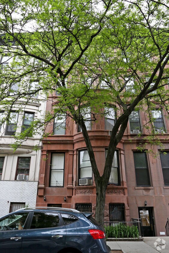 Building Photo - 111 W 75th St