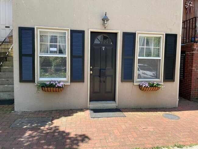 Building Photo - 211 Hanover St