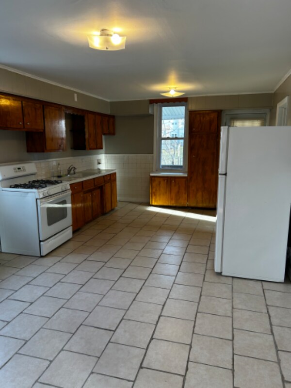 28 E Columbus Ave Unit 28.5 UPSTAIRS, Pittston, PA 18640 Room for