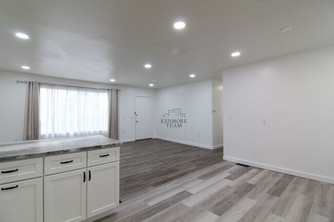 Foto del edificio - 3 Bed/1 Bath Duplex in Central Richland