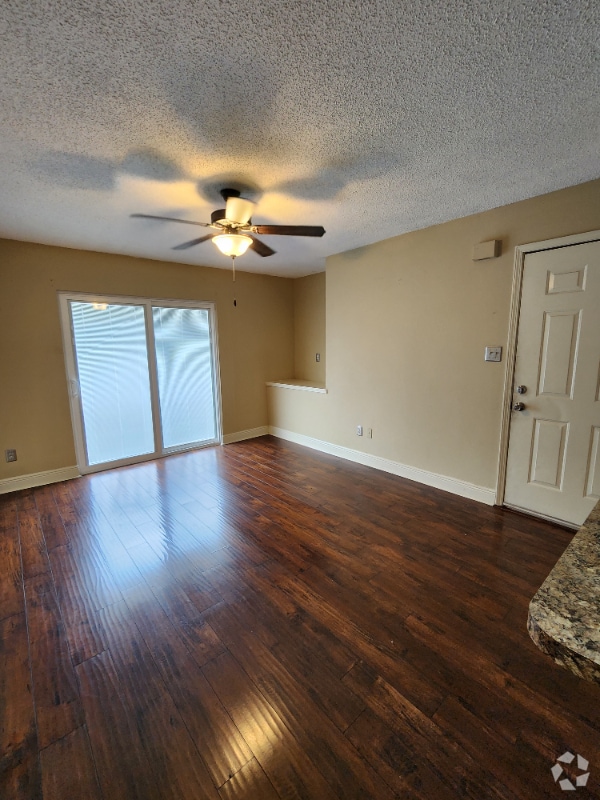 Building Photo - 4780 Pontchartrain Dr