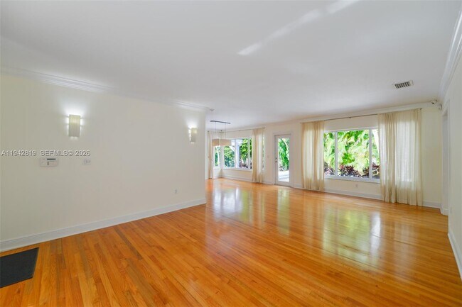 Foto del edificio - 911 Mariana Ave