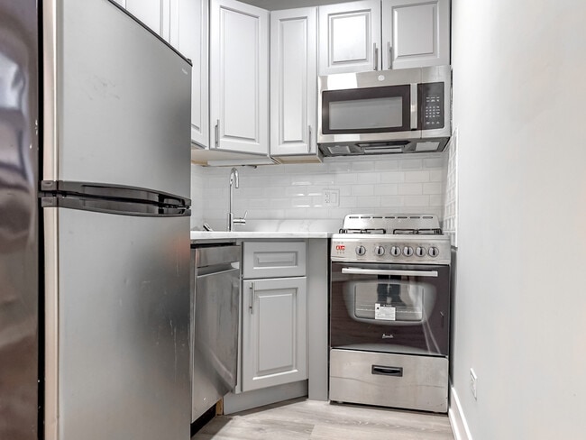 Building Photo - 545 W Belmont Ave