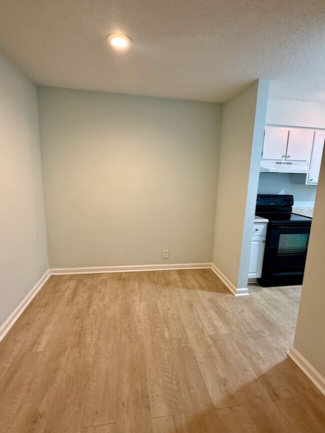 Foto del edificio - Comfortable coastal living in a convenient mid-island location! Available Now!