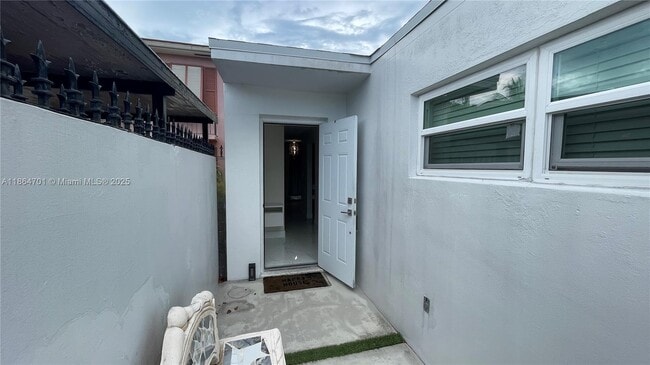 Foto del edificio - 6942 W 14th Ct