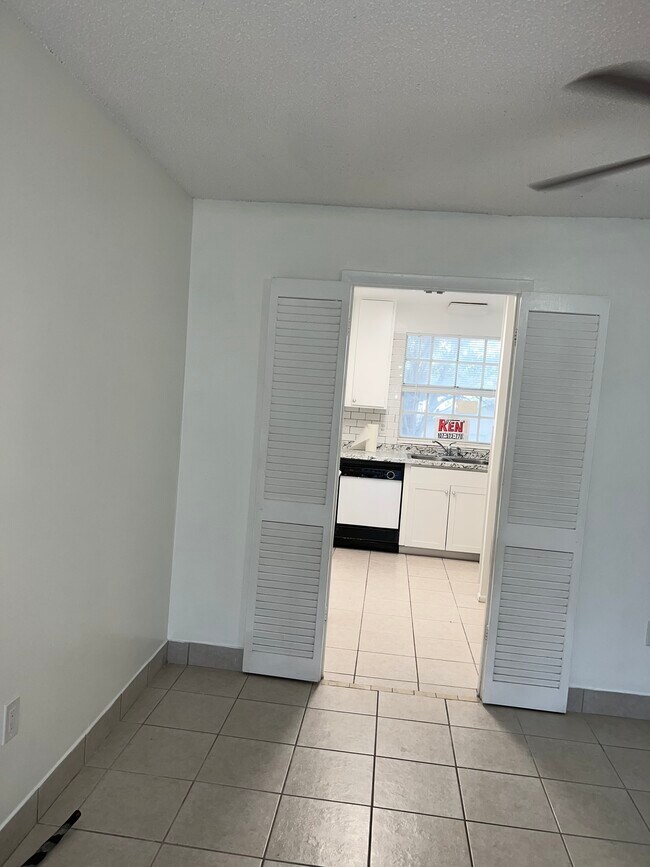 Building Photo - 508 Banyon Tree Cir