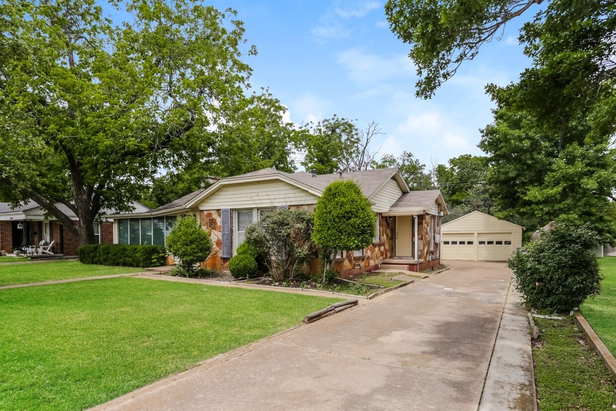 Building Photo - 3532 W Biddison W