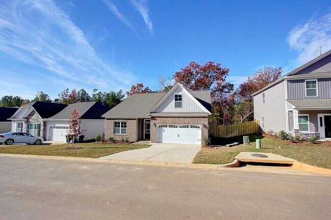 Building Photo - 211 Doolittle Dr