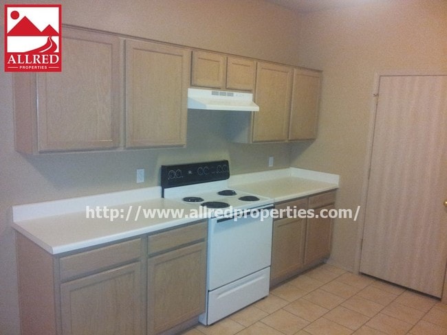Building Photo - Duplex Farmington