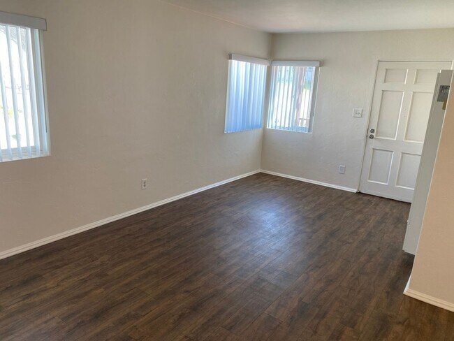 Foto del edificio - 2300 Chatsworth Blvd