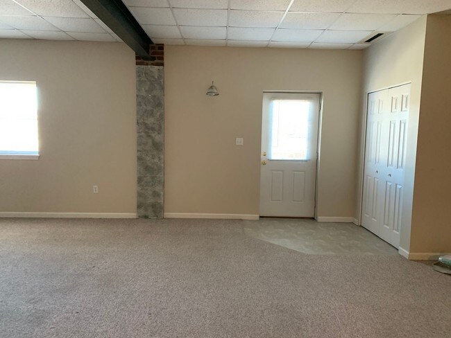 Building Photo - 7 S Church St