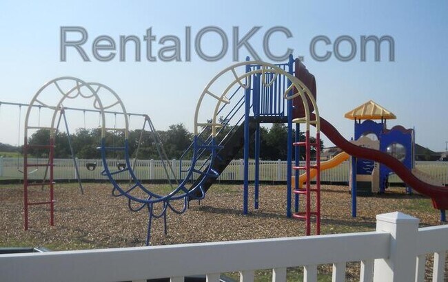 Building Photo - Liberty Trails Spacious 3/2 with storm she...