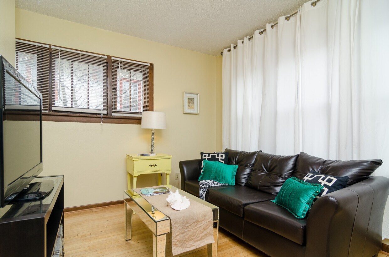 Primary Photo - 2306 glenwood ave #2, minneapolis,mn55405