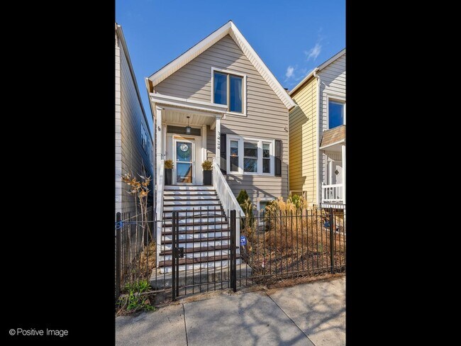 Foto del edificio - 1424 W Diversey Pkwy