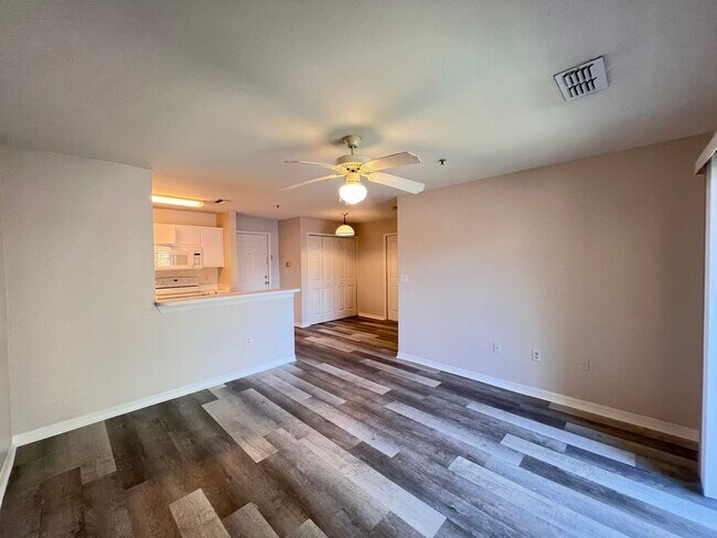 Foto del edificio - Awesome apartment at Cypress fairway!