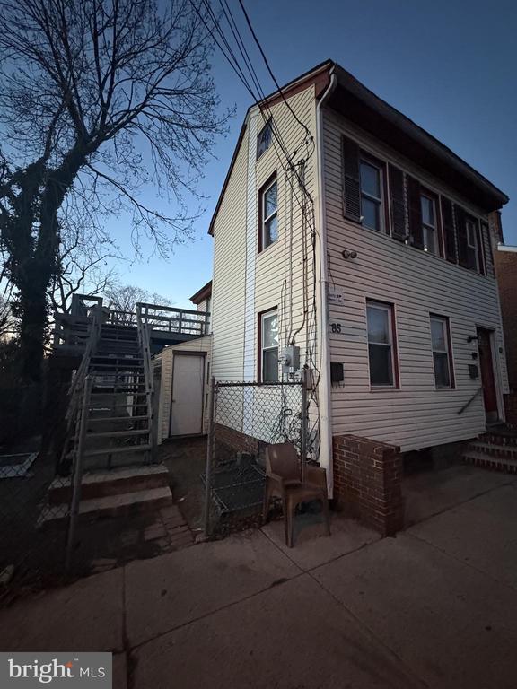Building Photo - 56 Olive St