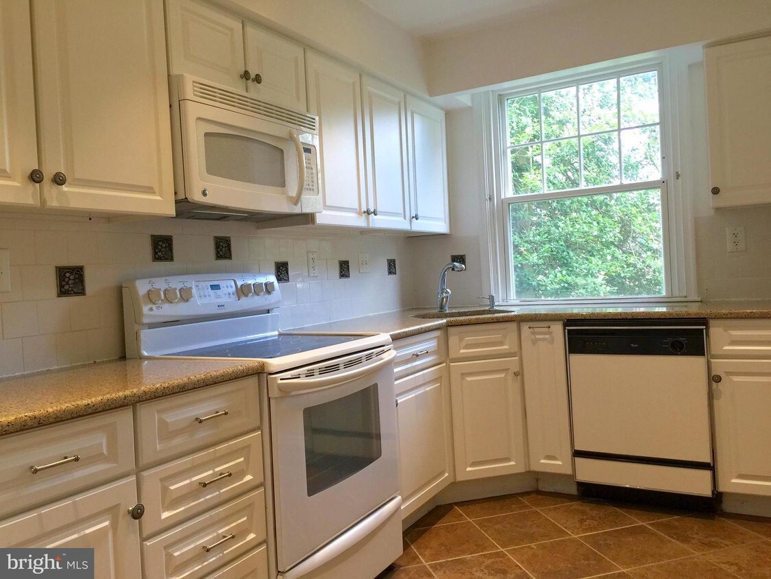Foto principal - 500 E Lancaster Ave