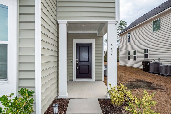 Foto del edificio - 4 Bedroom, 2.5 Bathroom Home in Cane Bay Plantation - Summerville