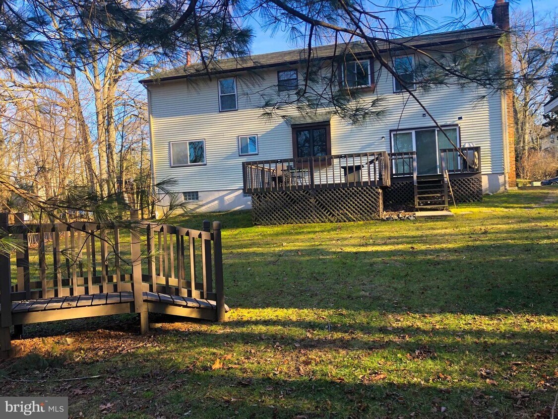 Primary Photo - 1127 Buttonwood Dr