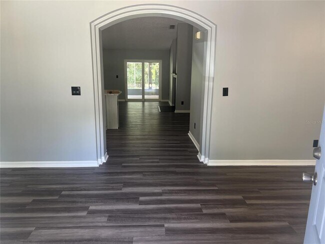 Foto del edificio - 4094 Canaveral Groves Blvd