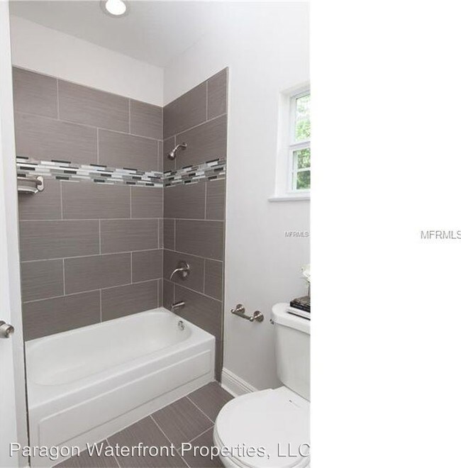 Foto del edificio - 813 W Frances Ave