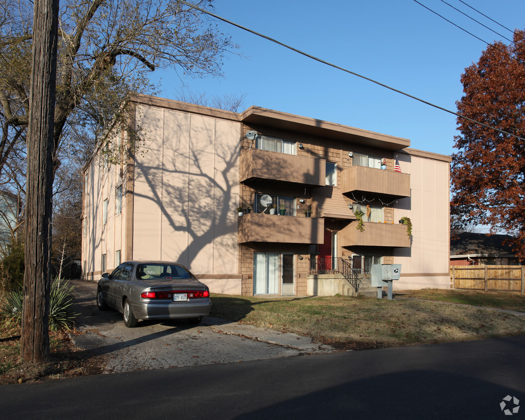 Building Photo - KCK Apartments