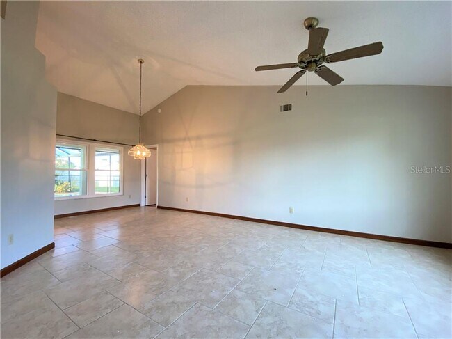 Building Photo - 1557 Amherst Ln