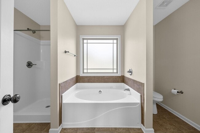 Building Photo - Large home ready for you to call home today!