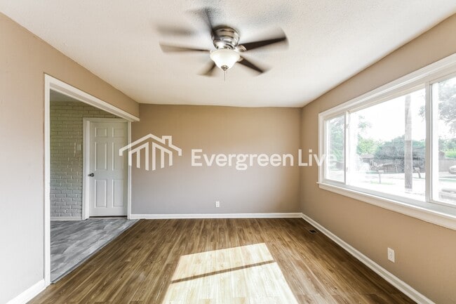 Building Photo - 1933 Slone Ave