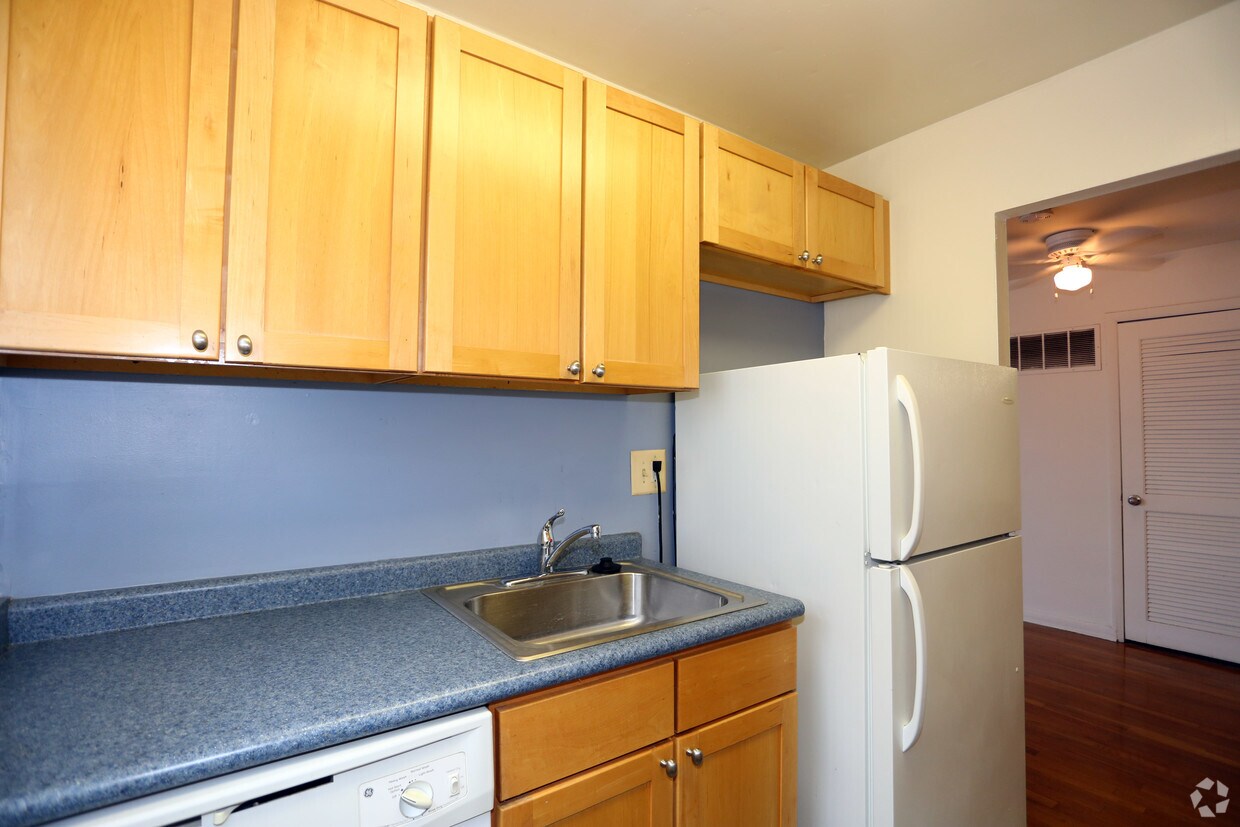 Boston Crossing Apartments Baltimore, MD