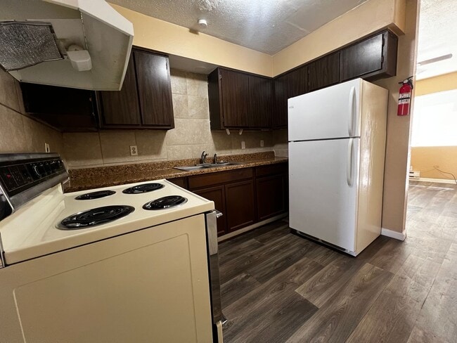 Building Photo - 183 Monte Largo Dr NE