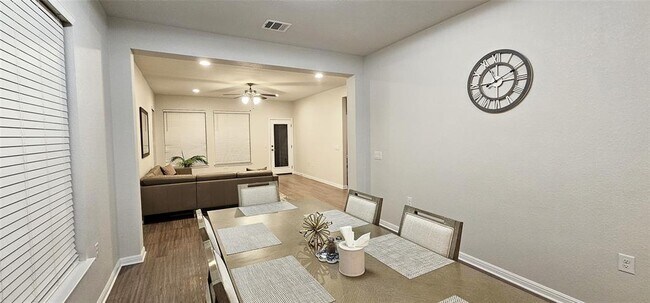 Foto del edificio - 14910 Spring Hill Ln