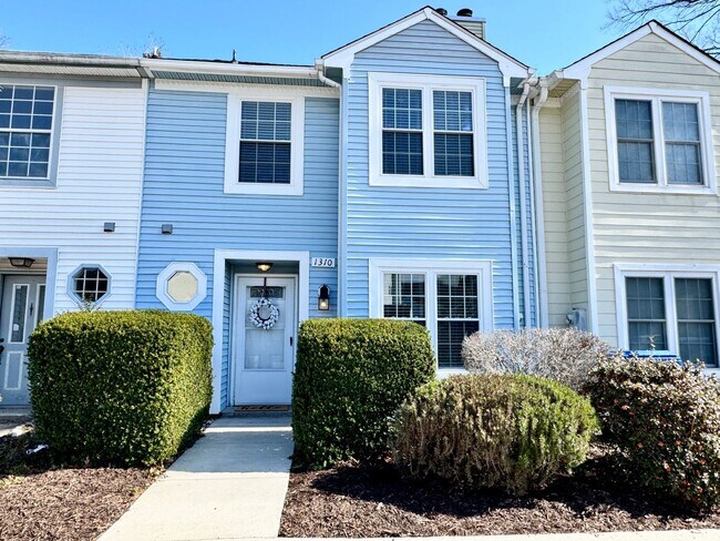 Building Photo - Completely Renovated & Ready 02-25-26! 2 Primary Suites, All Appliances Convey and Dog-Friendly!