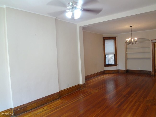 Building Photo - 1326 N Claremont Ave