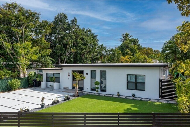 Building Photo - 1320 N Biscayne Point Rd