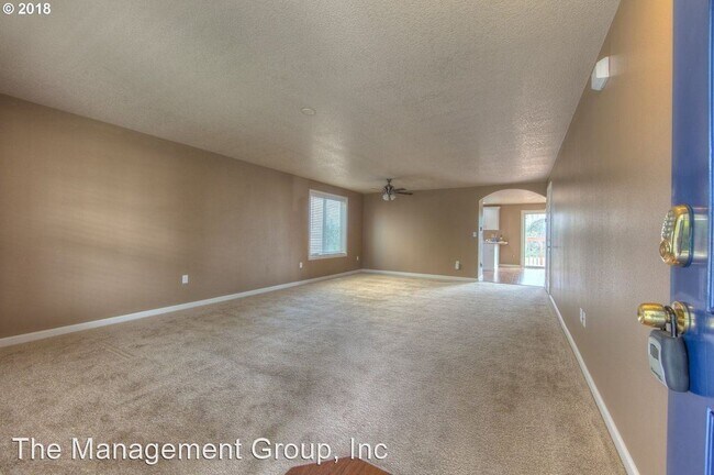 Building Photo - 4 br, 2.5 bath House - 16522 NE 45th Street